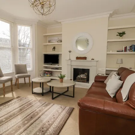 31 Trafalgar Square *