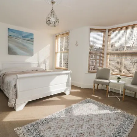 31 Trafalgar Square *